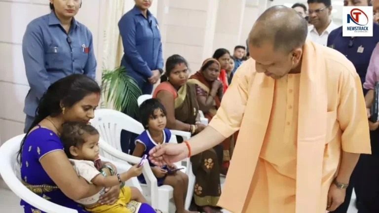 Lucknow News: CM योगी ने किया ‘जनता दर्शन’, शिकायत लेकर पहुंचे फरियादी मुस्कान लेकर लौटे