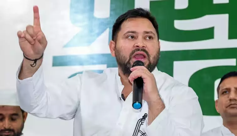 Bihar Election 2025: ‘बुलेट ट्रेन गुजरात में, वोट बिहार में…’ पीएम मोदी पर जमकर बरसे तेजस्वी यादव!