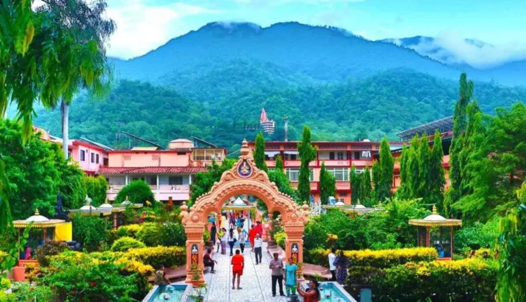 New Trend: लोग होटल नहीं, आश्रम में बिता रहे हैं छुट्टियां, ये हैं सबसे खूबसूरत विकल्प