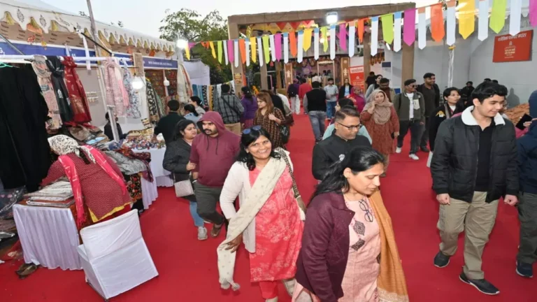 Saras Rajsakhi : नववर्ष की पूर्व संध्या पर सरस राजसखी मेले की रौनक चरम पर, बढ़ा पर्यटकों का उत्साह