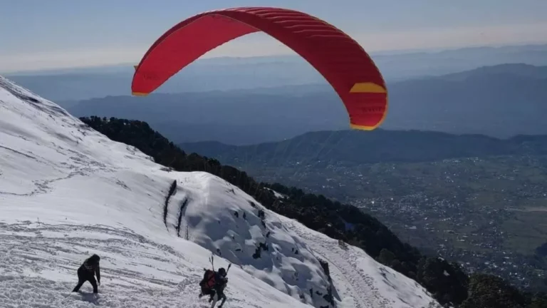 पहाड़, झील और समंदर के ऊपर उड़ान, दुनिया की सबसे शानदार पैराग्लाइडिंग जगहें