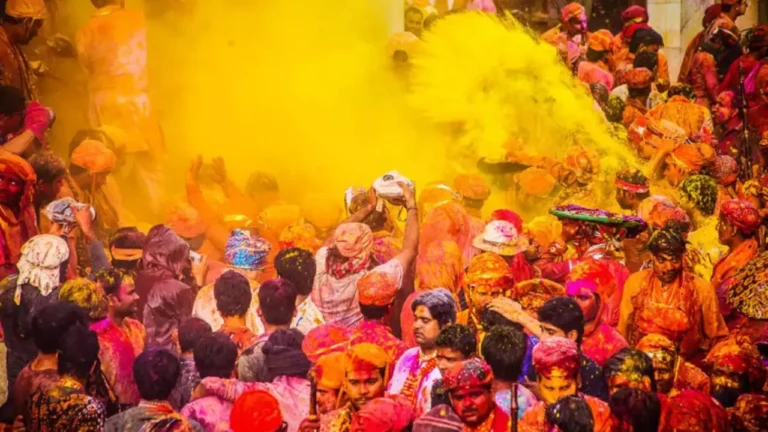 Holi 2026: मथुरा-वृंदावन जाने से पहले जान लें ये ज़रूरी बातें, ब्रज होली का पूरा गाइड