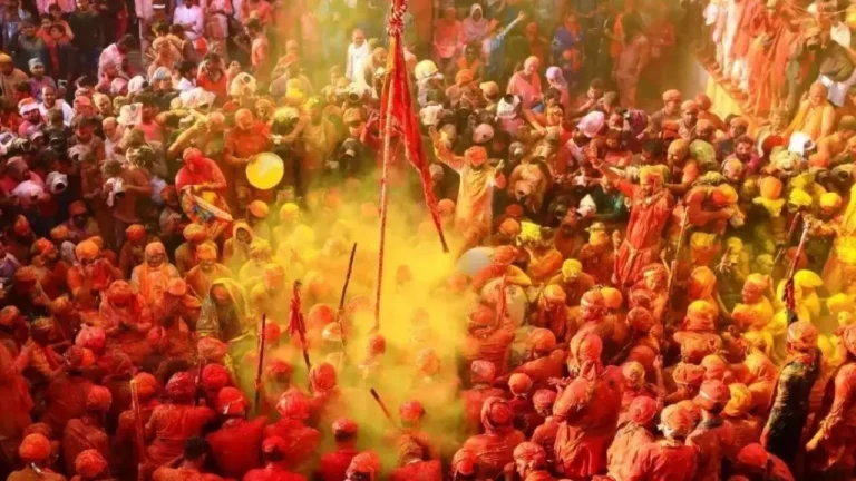 Barsana Lathmar Holi: बरसाना की लट्ठमार होली: राधा-कृष्ण की प्रेम-लीला से जुड़ा अनोखा ब्रज उत्सव